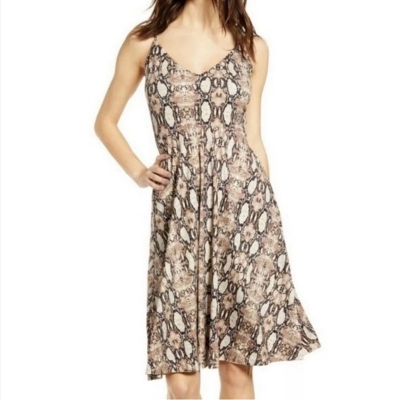 Socialite Dresses & Skirts - Socialite snakeskin dress
